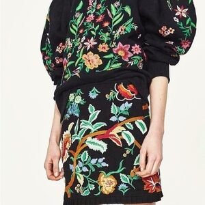 ZARA Woman Embroidered Pleated Hem Mini‎ Skirt Size XS